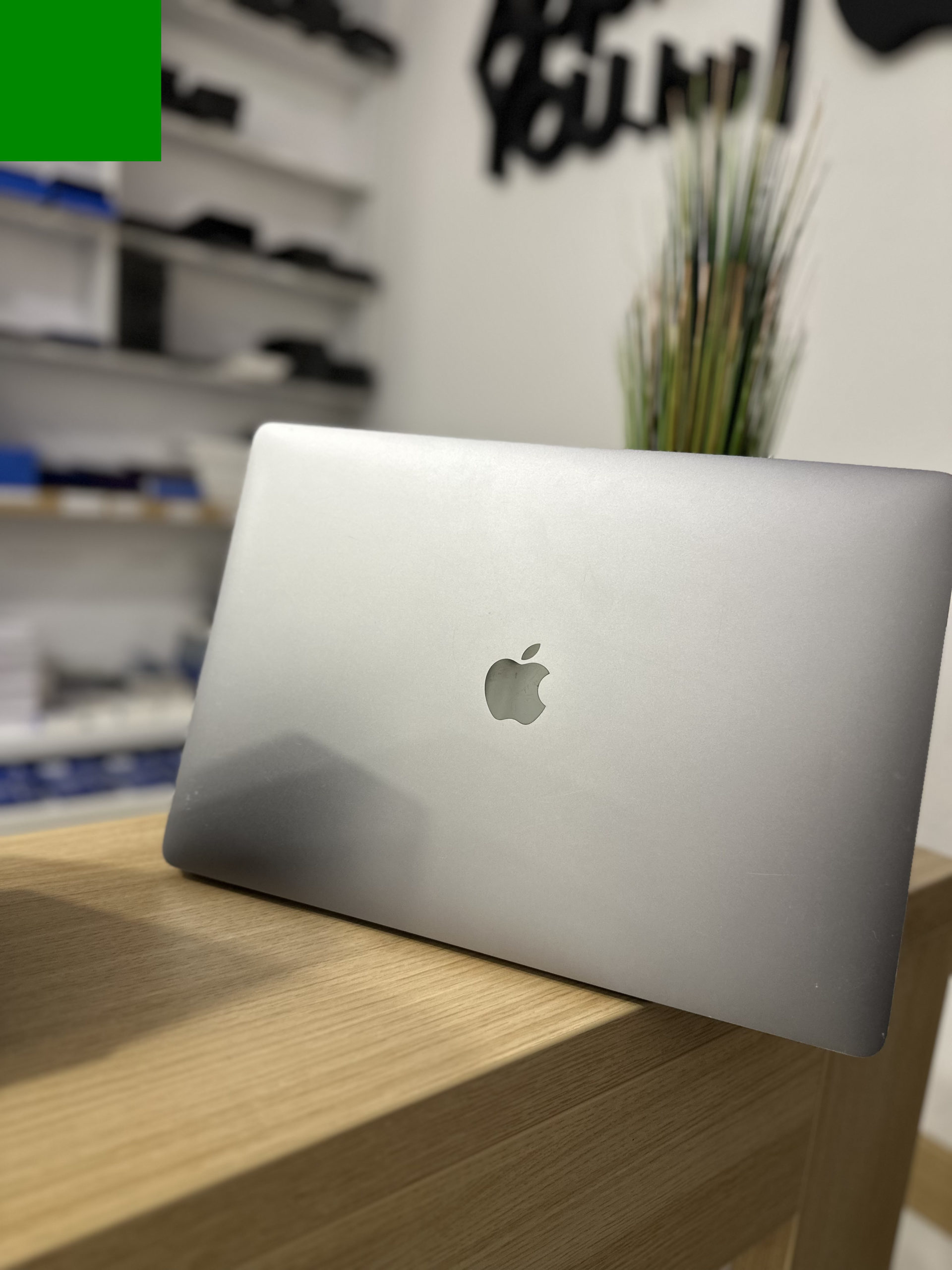 Apple MacBook Pro 15″ 2016 Touch Bar Space gray  Használt!