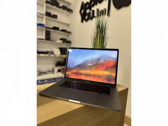 Apple MacBook Pro 15″ 2016 Touch Bar Space gray  Használt!