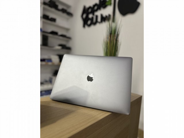 Apple MacBook Pro 15″ 2017 Touch Bar Space gray  Használt!