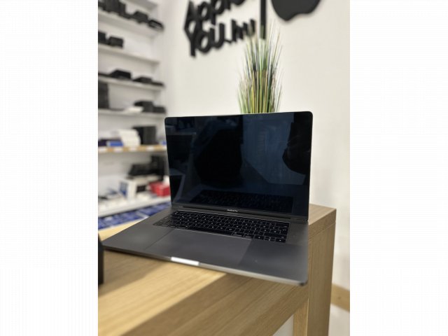 Apple MacBook Pro 15″ 2017 Touch Bar Space gray  Használt!