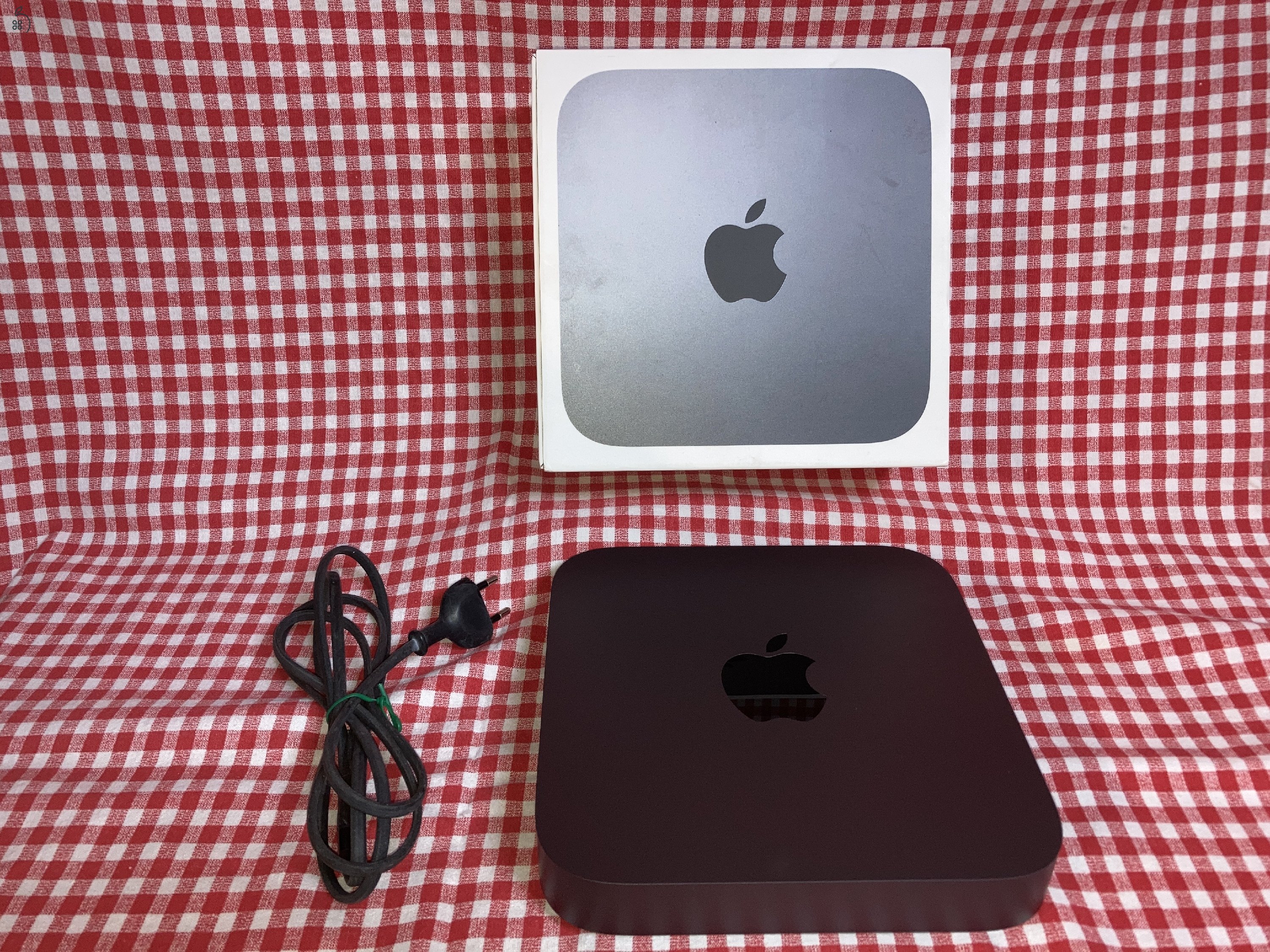 APPLE Mac Mini /2018/ 6 magos i5 - 3.0 GHz CPU , 1.0 TB SSD , 8 GB RAM