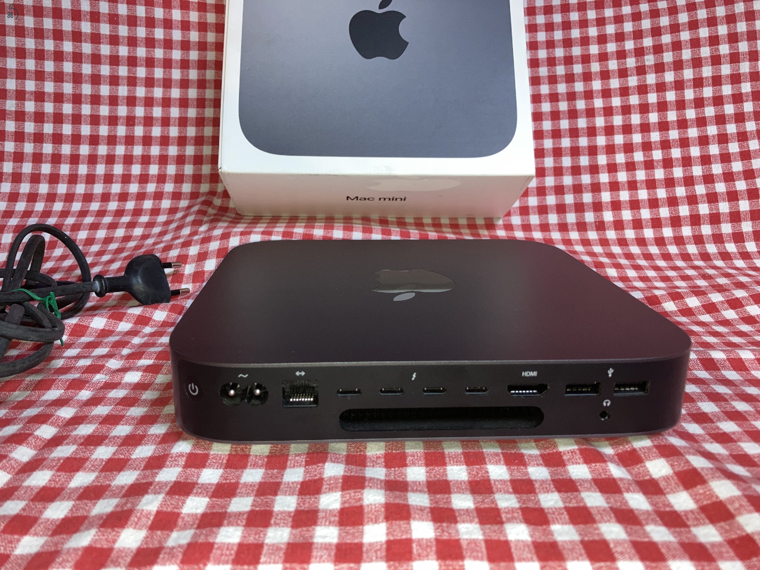 APPLE Mac Mini /2018/ 6 magos i5 - 3.0 GHz CPU , 1.0 TB SSD , 8 GB RAM