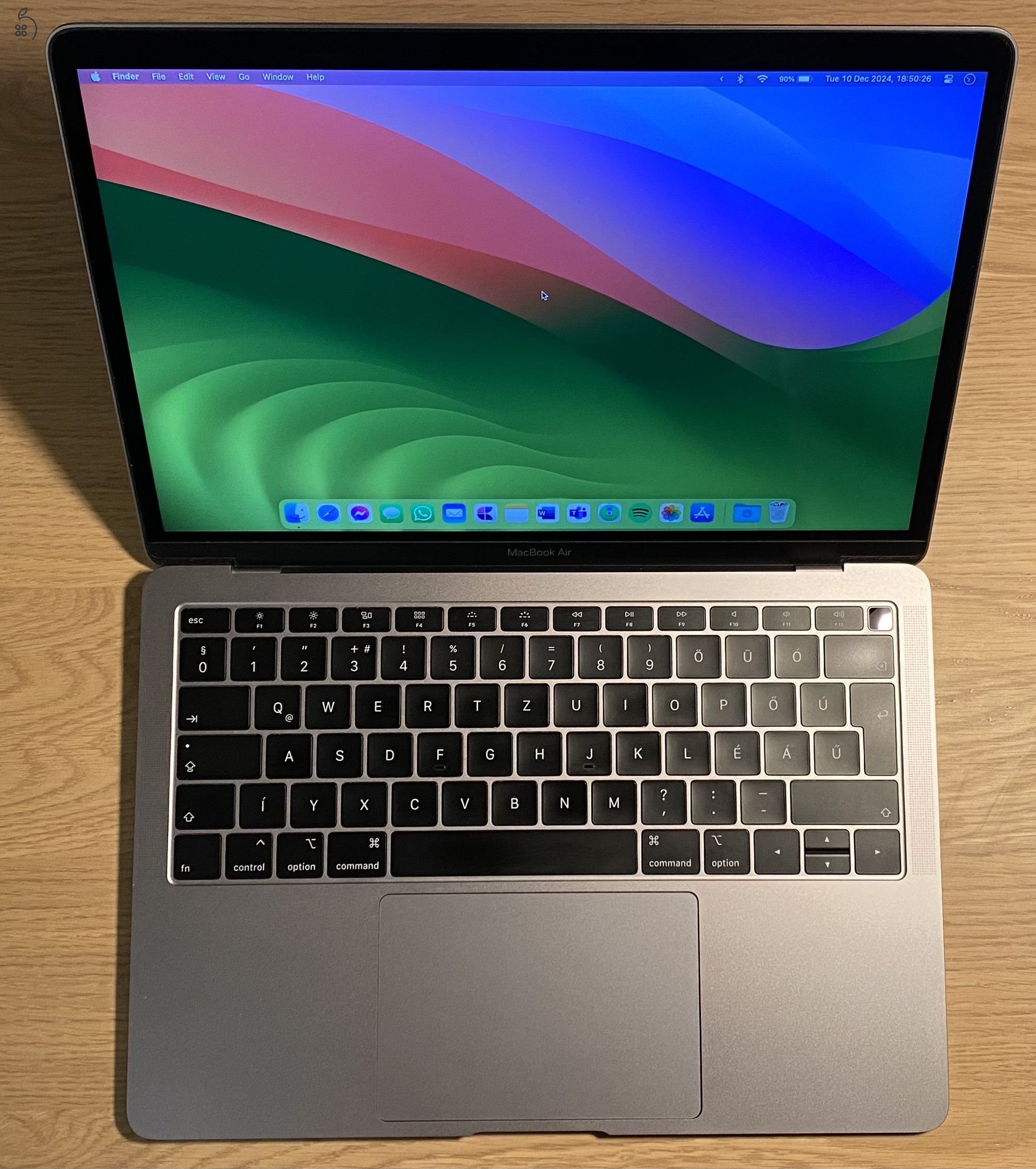 Jó állapotú, asztroszürke Macbook Air 2018 256 Gb eredeti dobozzal, kábellel és 30W töltőfejjel