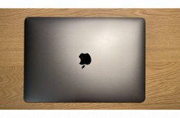 Jó állapotú, asztroszürke Macbook Air 2018 256 Gb eredeti dobozzal, kábellel és 30W töltőfejjel