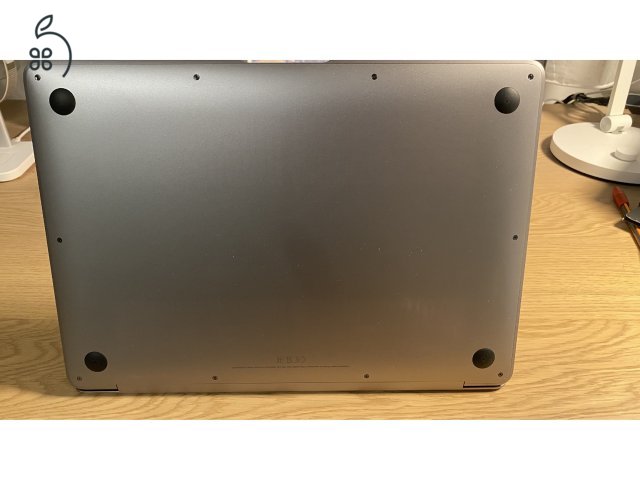 Jó állapotú, asztroszürke Macbook Air 2018 256 Gb eredeti dobozzal, kábellel és 30W töltőfejjel