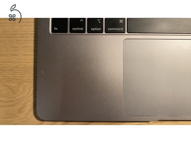 Jó állapotú, asztroszürke Macbook Air 2018 256 Gb eredeti dobozzal, kábellel és 30W töltőfejjel