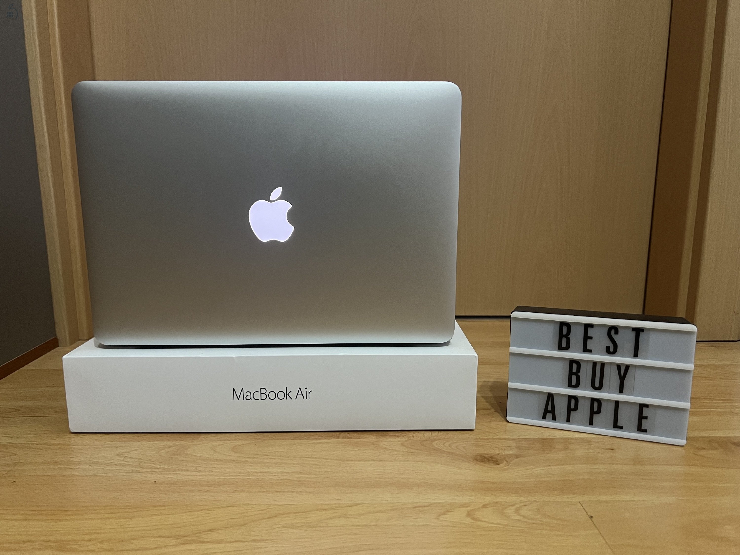 2017 MacBook Air 13 / i5 1.8 GHz / 8GB / 128GB SSD / Magyar / Új Aksival / Korrekt Áron Eladó ! ! !