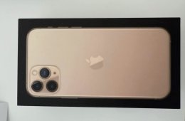 256 gb Iphone 11 Pro kábellel, tokokkal