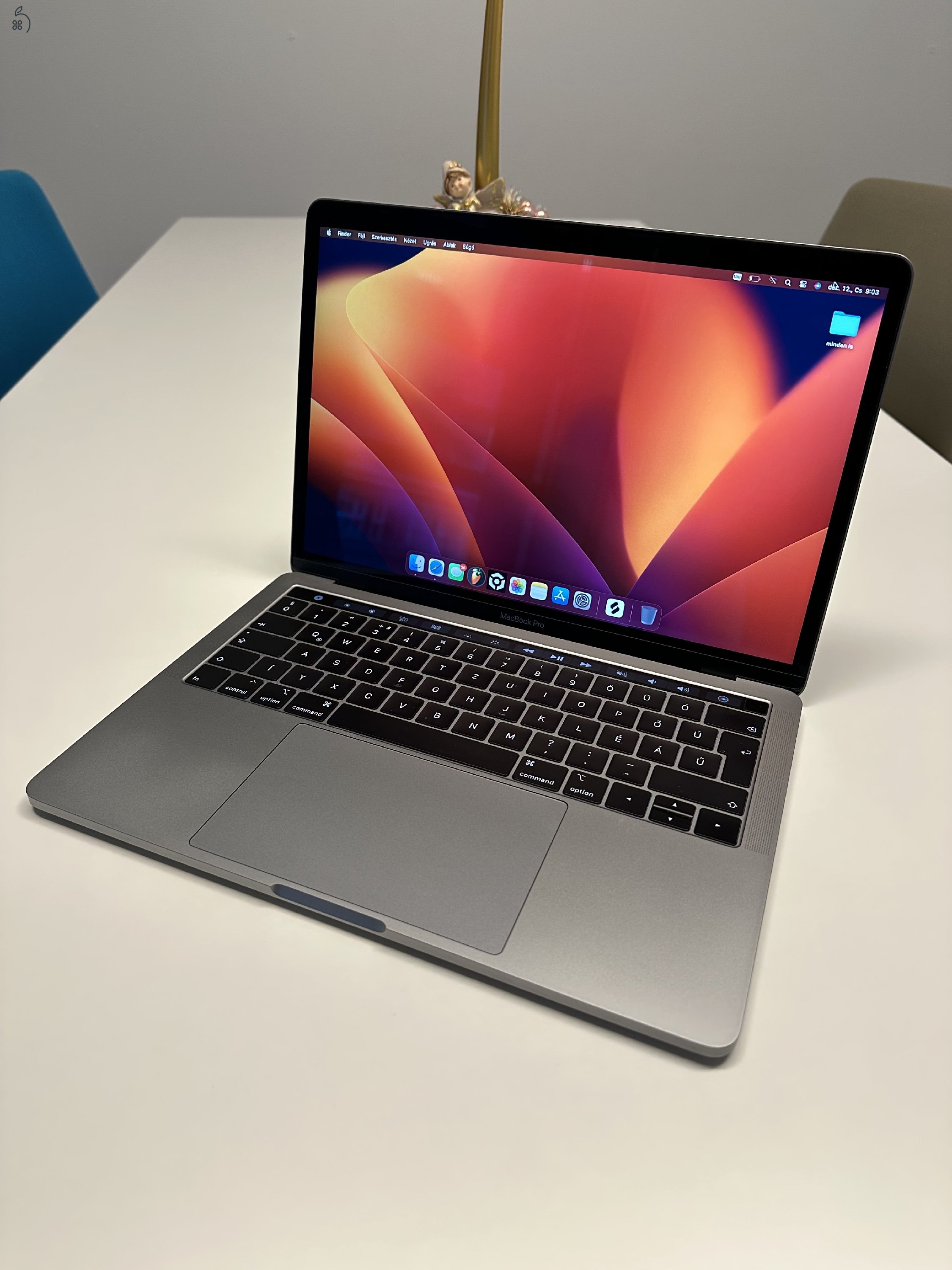 2019 Macbook Pro i5/8gb/128gb/touchbar