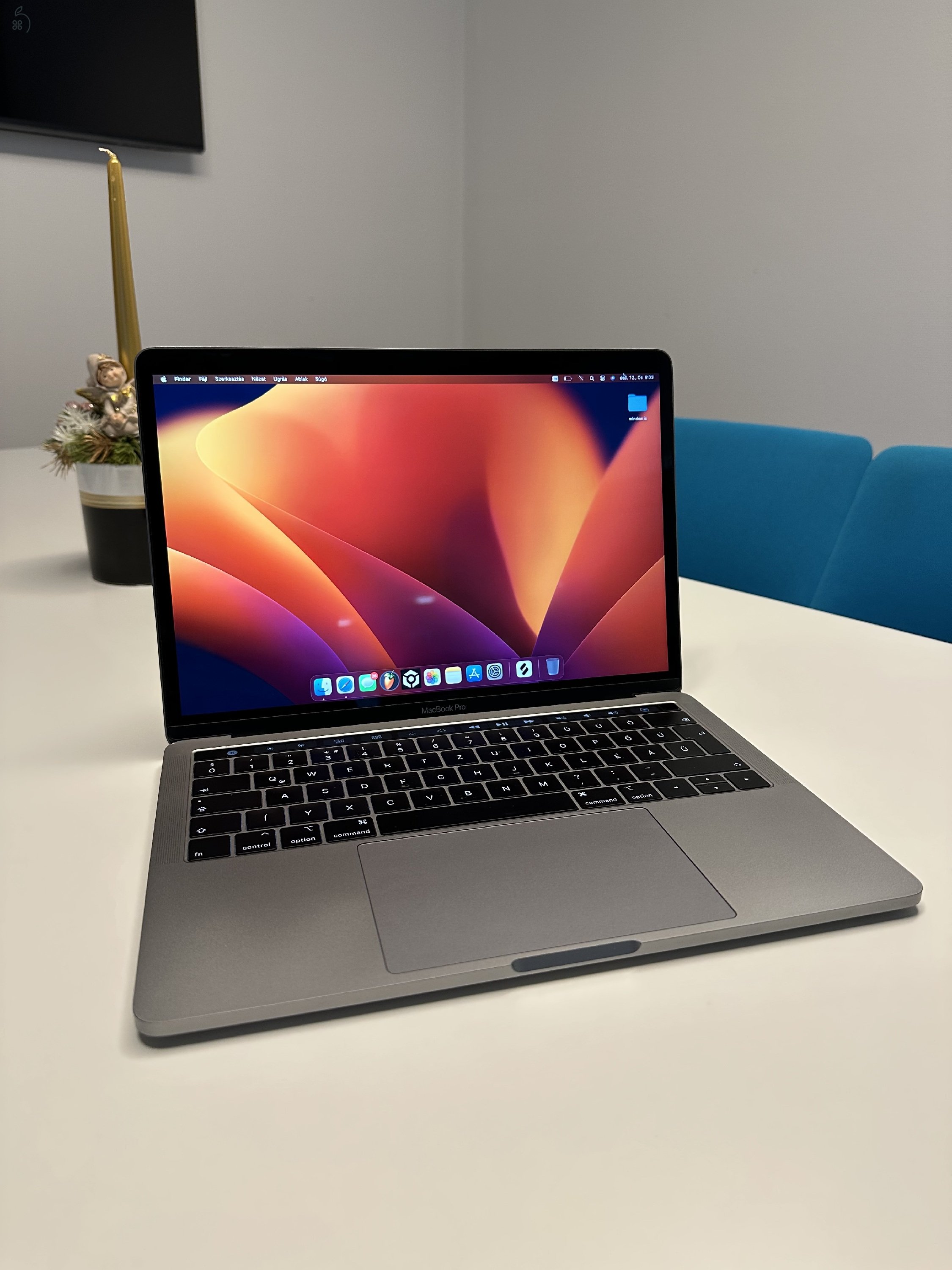 2019 Macbook Pro i5/8gb/128gb/touchbar