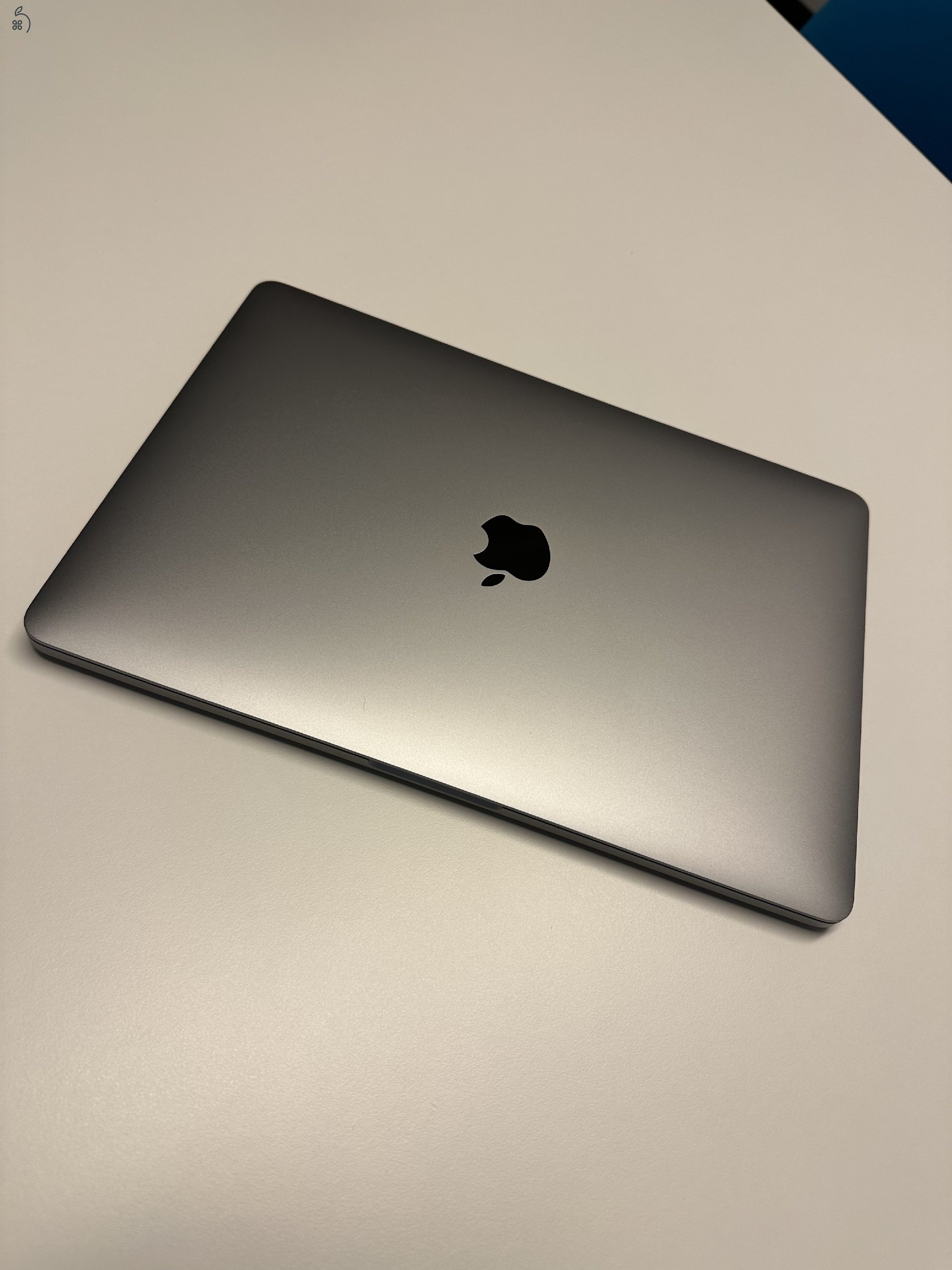 2019 Macbook Pro i5/8gb/128gb/touchbar