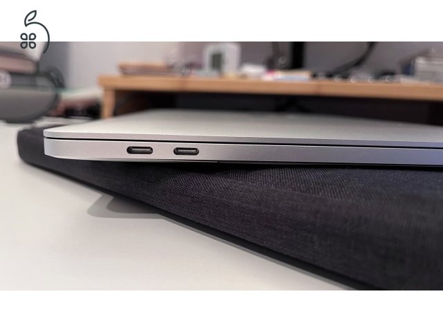 MacBook Pro (13-inch, 2019, Four Thunderbolt 3 ports)