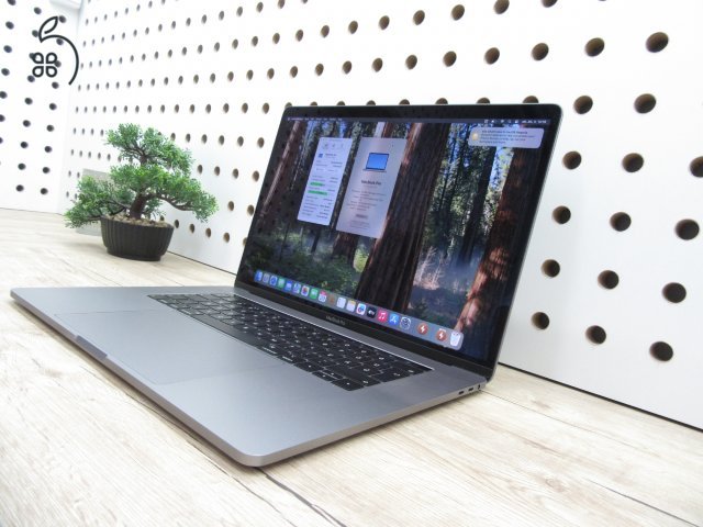 Apple Retina Macbook Pro 15 - 2019 - Használt, megkímélt