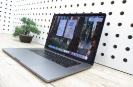 Apple Retina Macbook Pro 15 - 2019 - Használt, megkímélt