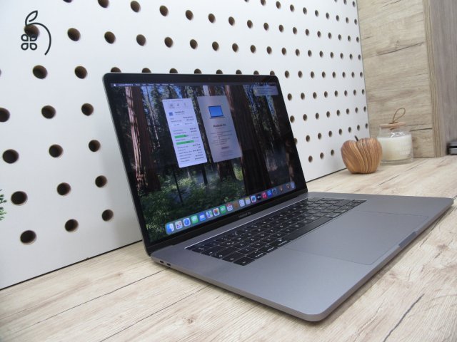 Apple Retina Macbook Pro 15 - 2019 - Használt, megkímélt