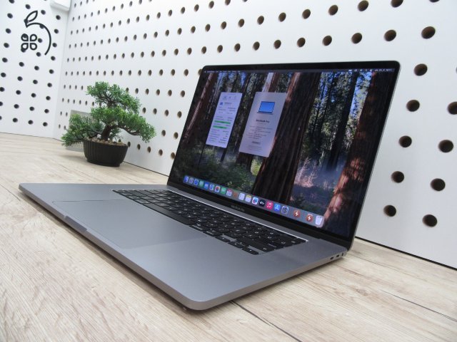  Apple Retina Macbook Pro 16 - 2019 - Használt, megkímélt 