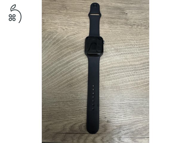 Eladó 44mm-es space gray series 4 fekete sport szíjjal