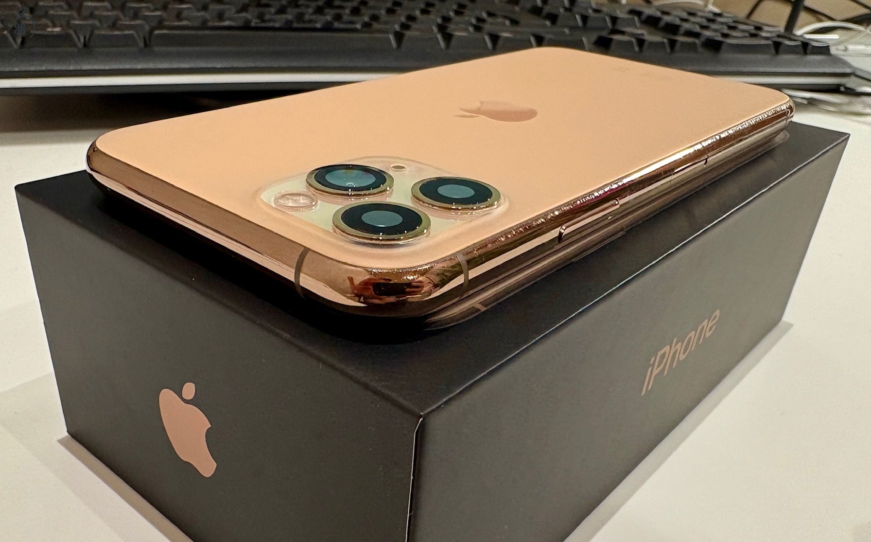 iPhone 11 Pro, 256GB, arany, független, gyári dobozában, eredeti Apple töltő és Apple kábel