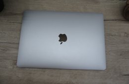 Apple Retina Macbook Air 13 - 2019 - Használt, szép állapot