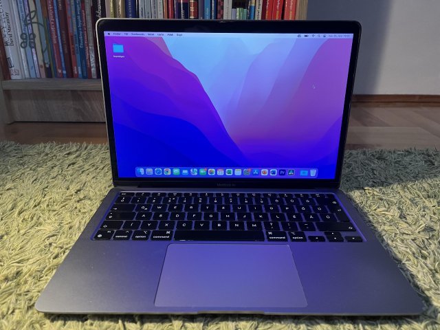 Apple MacBook Air 2020 / M1, 256GB SSD, 8GB RAM / asztroszürke