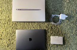 Apple MacBook Air 2020 / M1, 256GB SSD, 8GB RAM / asztroszürke