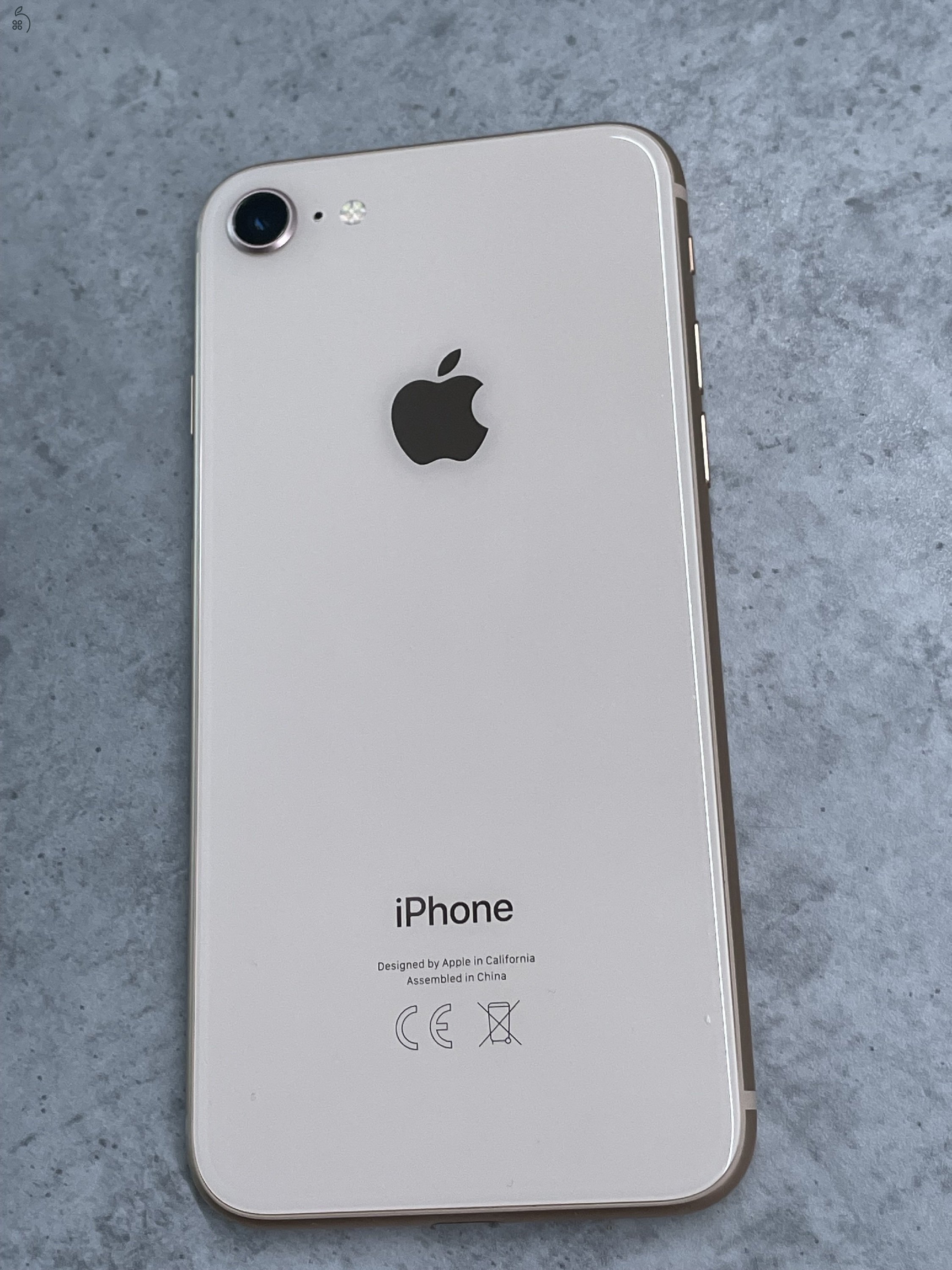 iPhone 8 64Gb Arany kártyafüggetlen 