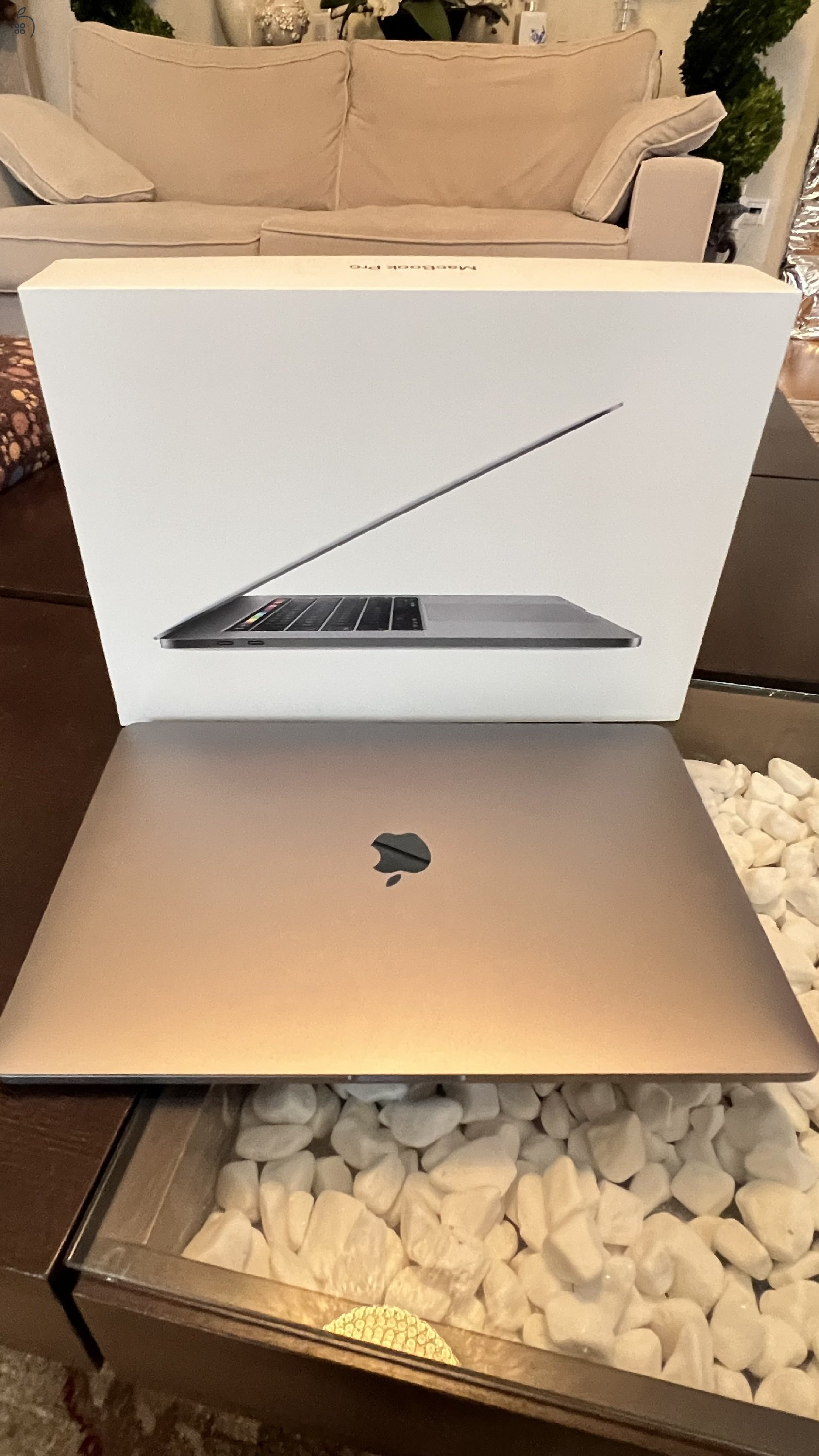 MacBook Pro 15” i9/32GB/ 1TB SSD/ 8C/ 2.4GHz/ Radeon Pro 560X Space Gray CTU Német billentyűzet