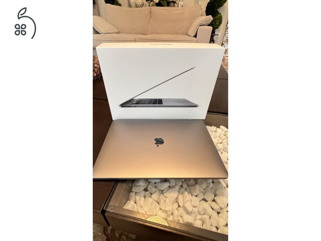 MacBook Pro 15” i9/32GB/ 1TB SSD/ 8C/ 2.4GHz/ Radeon Pro 560X Space Gray CTU Német billentyűzet