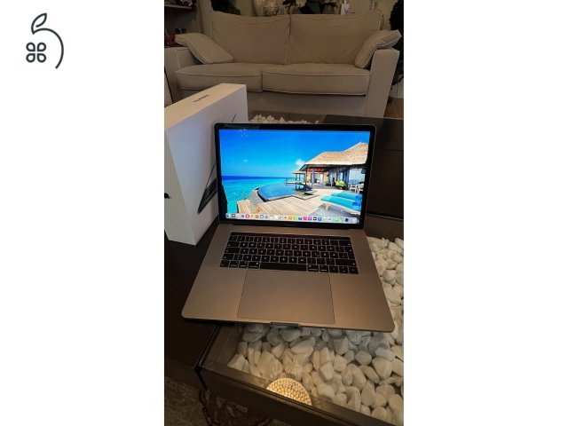 MacBook Pro 15” i9/32GB/ 1TB SSD/ 8C/ 2.4GHz/ Radeon Pro 560X Space Gray CTU Német billentyűzet