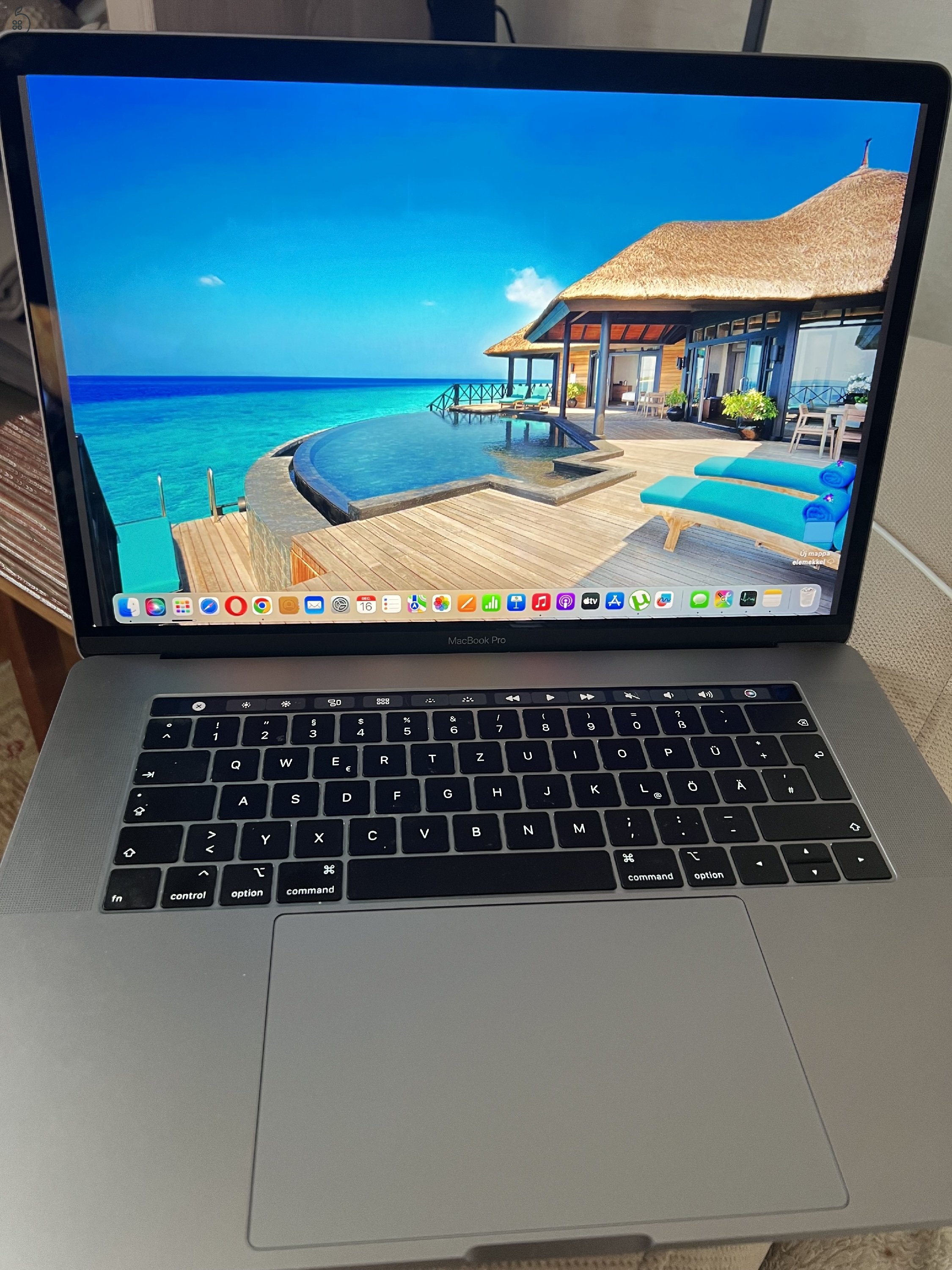 MacBook Pro 15” i9/32GB/ 1TB SSD/ 8C/ 2.4GHz/ Radeon Pro 560X Space Gray CTU Német billentyűzet