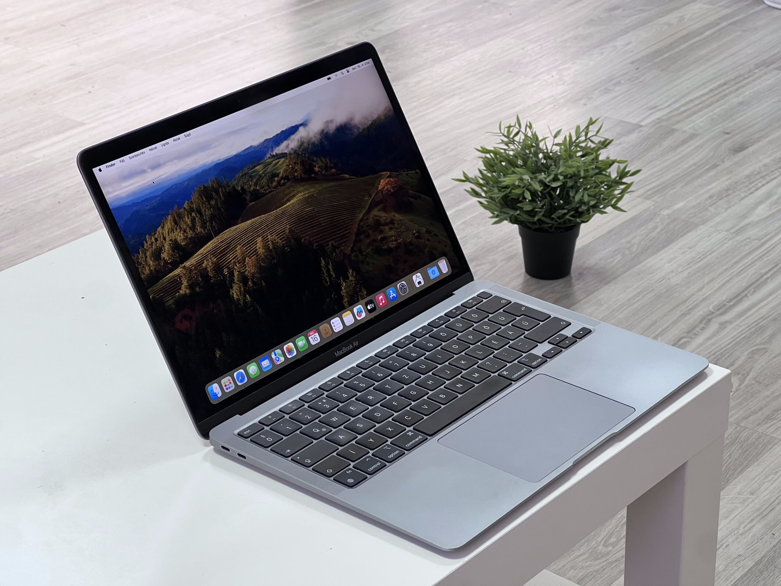 MacBook Air 2020 13 M1 256GB 1 ÉV Garanciával Számlával