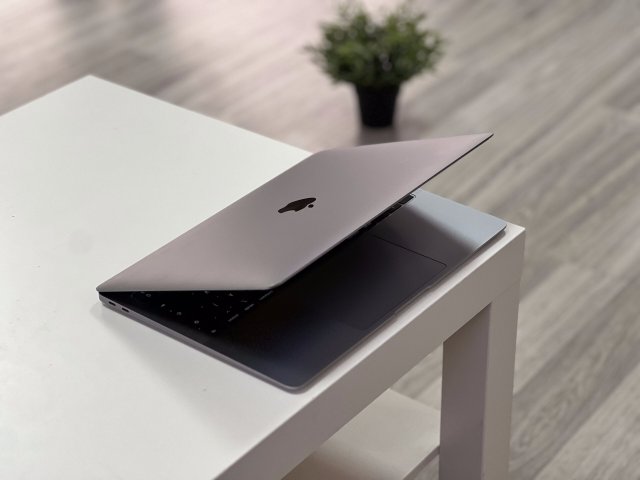 MacBook Air 2019 13 128GB 1 ÉV Garanciával Számlával