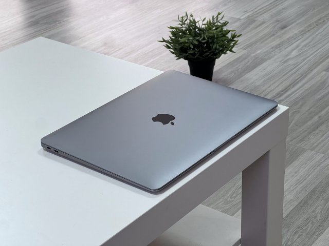 MacBook Air 2019 13 128GB 1 ÉV Garanciával Számlával