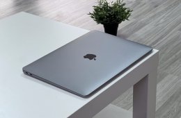 MacBook Air 2019 13 128GB 1 ÉV Garanciával Számlával