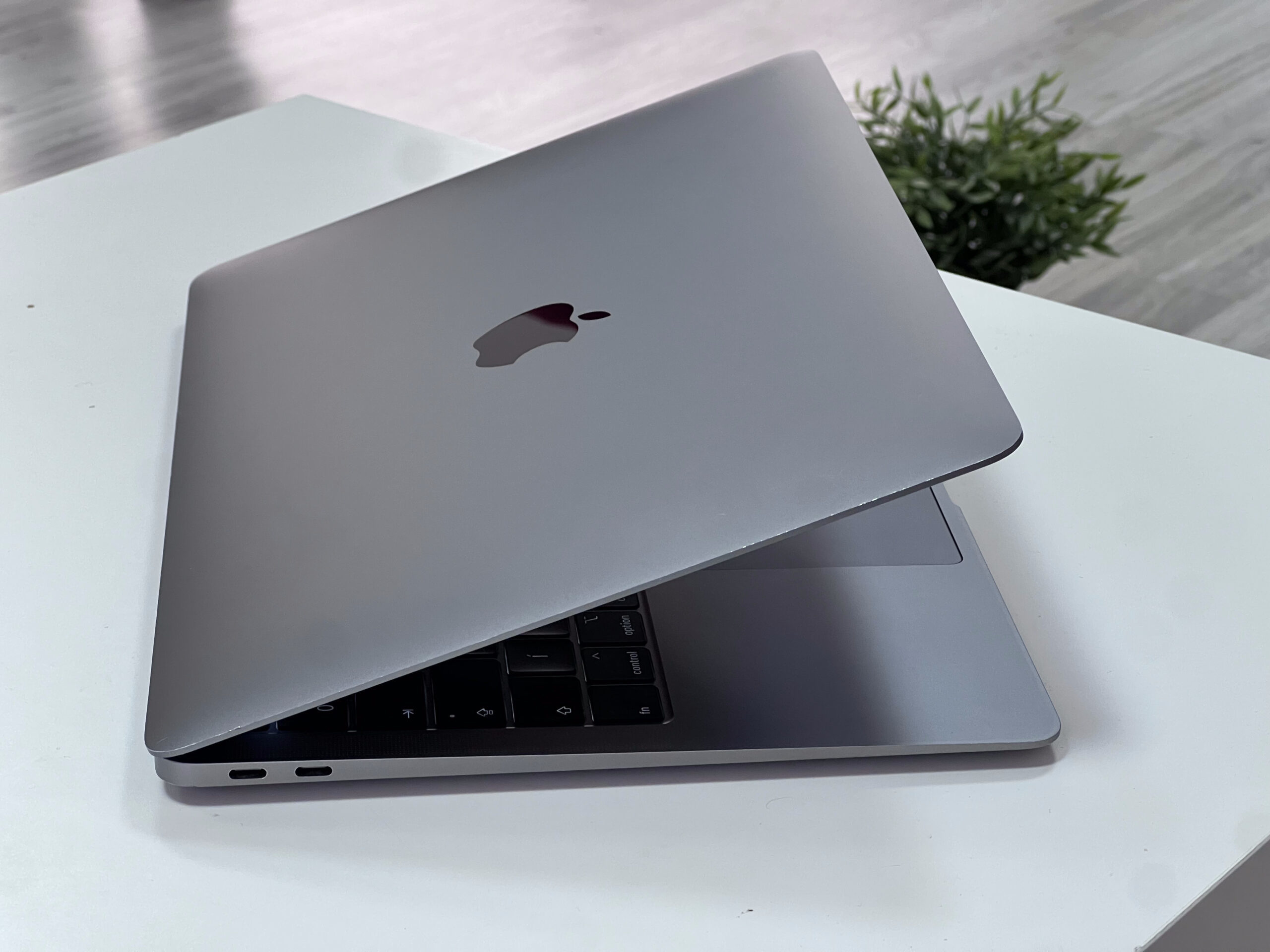 MacBook Air 2019 13 128GB 1 ÉV Garanciával Számlával