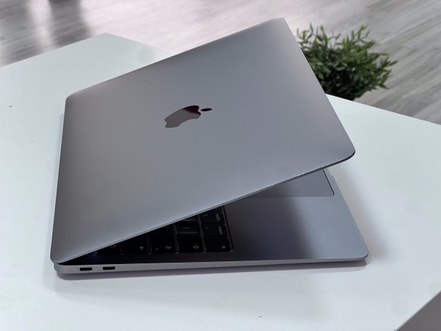 MacBook Air 2019 13 128GB 1 ÉV Garanciával Számlával