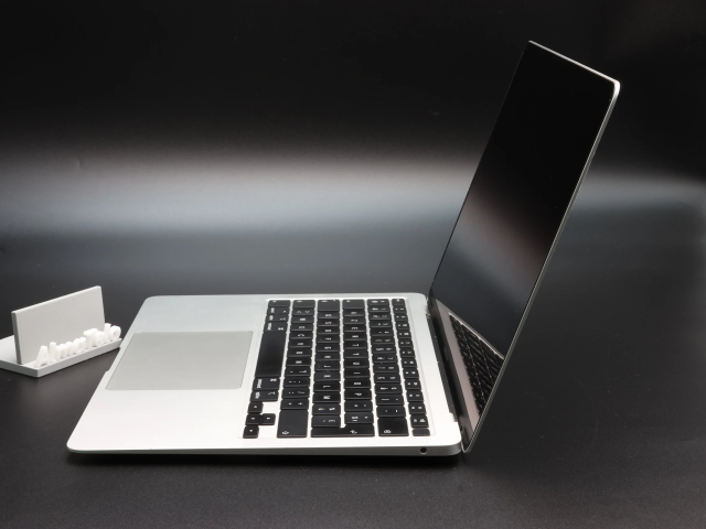 Apple MacBook Air 13″ 2020 i5 256 GB Silver akku - 12 HÓ GARANCIA