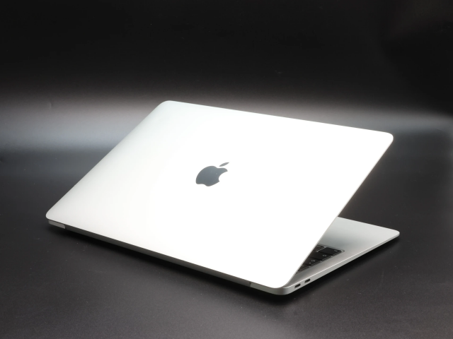Apple MacBook Air 13″ 2020 i5 256 GB Silver akku - 12 HÓ GARANCIA