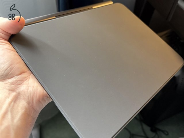 iPad Pro 2024 11'  Magic Keyboard (Magyar kiosztás)