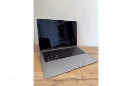 MacBook Air 13” 2019 i5 