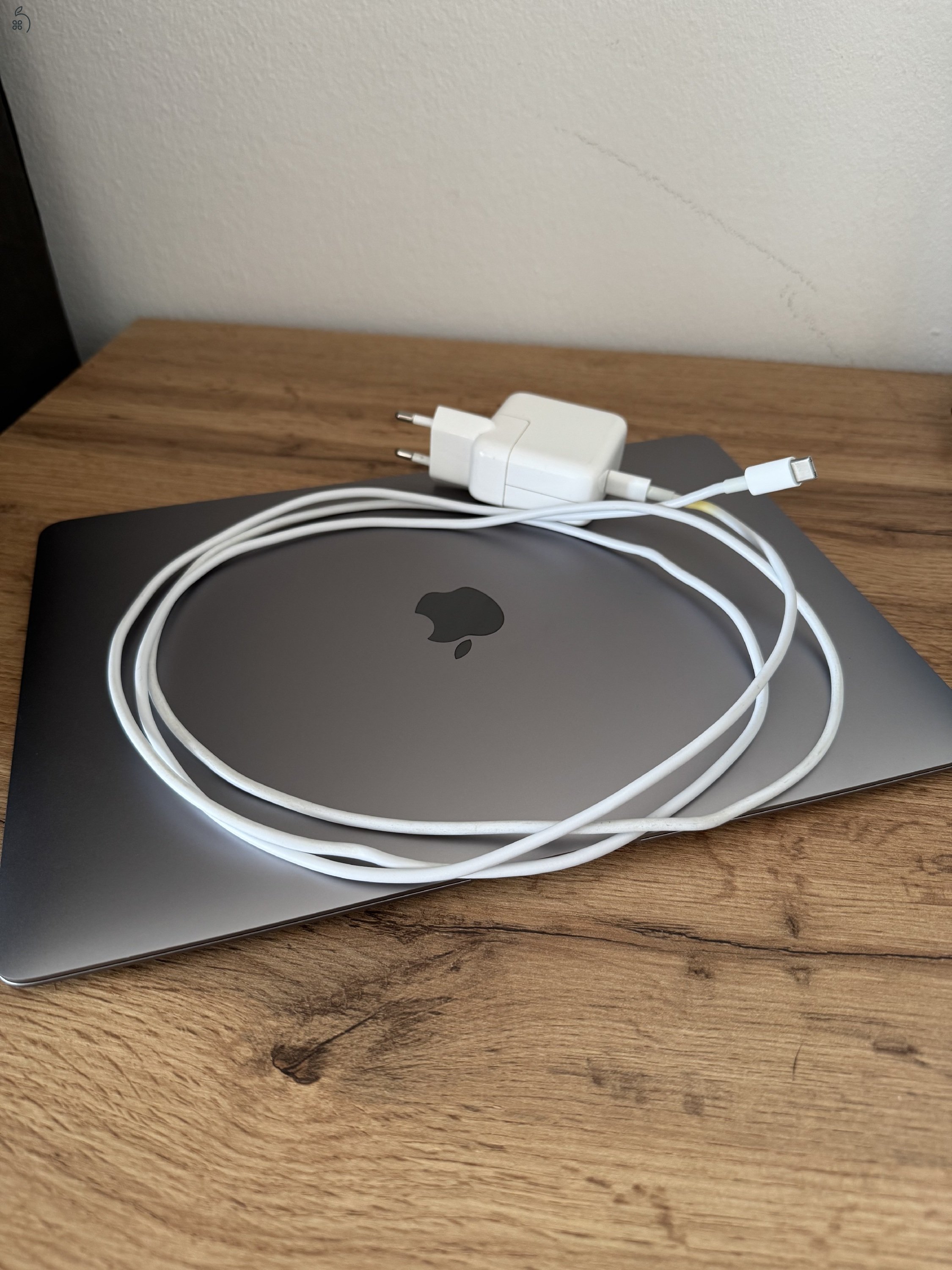 MacBook Air 13” 2019 i5 