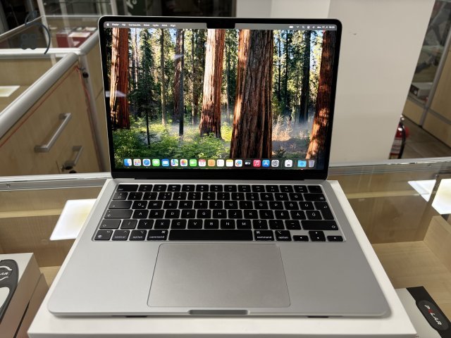 Apple Macbook Air M2 2022