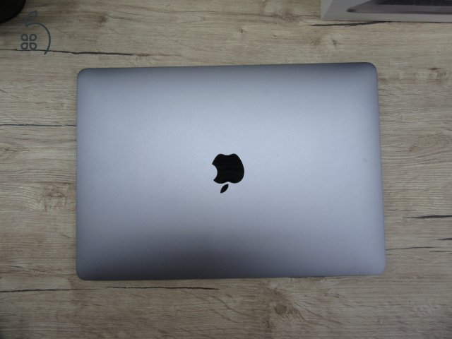 Apple Retina Macbook Pro 13 M1 - 2020 - Használt, karcmentes