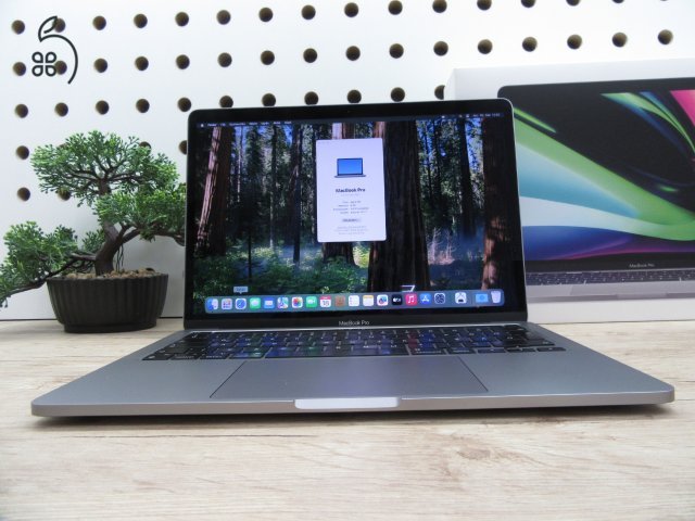 Apple Retina Macbook Pro 13 M1 - 2020 - Használt, karcmentes