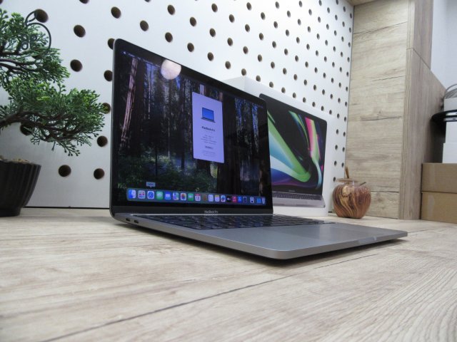 Apple Retina Macbook Pro 13 M1 - 2020 - Használt, karcmentes