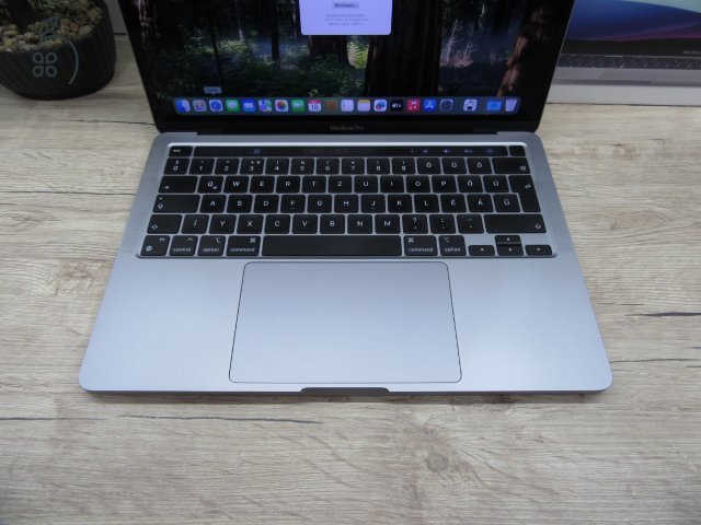 Apple Retina Macbook Pro 13 M1 - 2020 - Használt, karcmentes