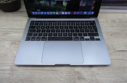 Apple Retina Macbook Pro 13 M1 - 2020 - Használt, karcmentes