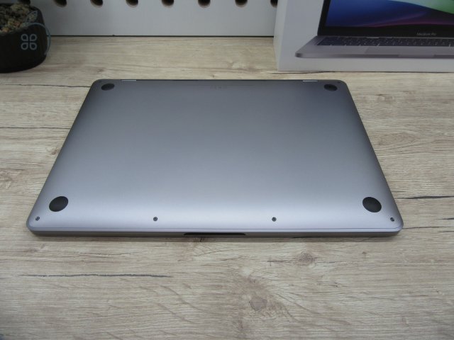 Apple Retina Macbook Pro 13 M1 - 2020 - Használt, karcmentes