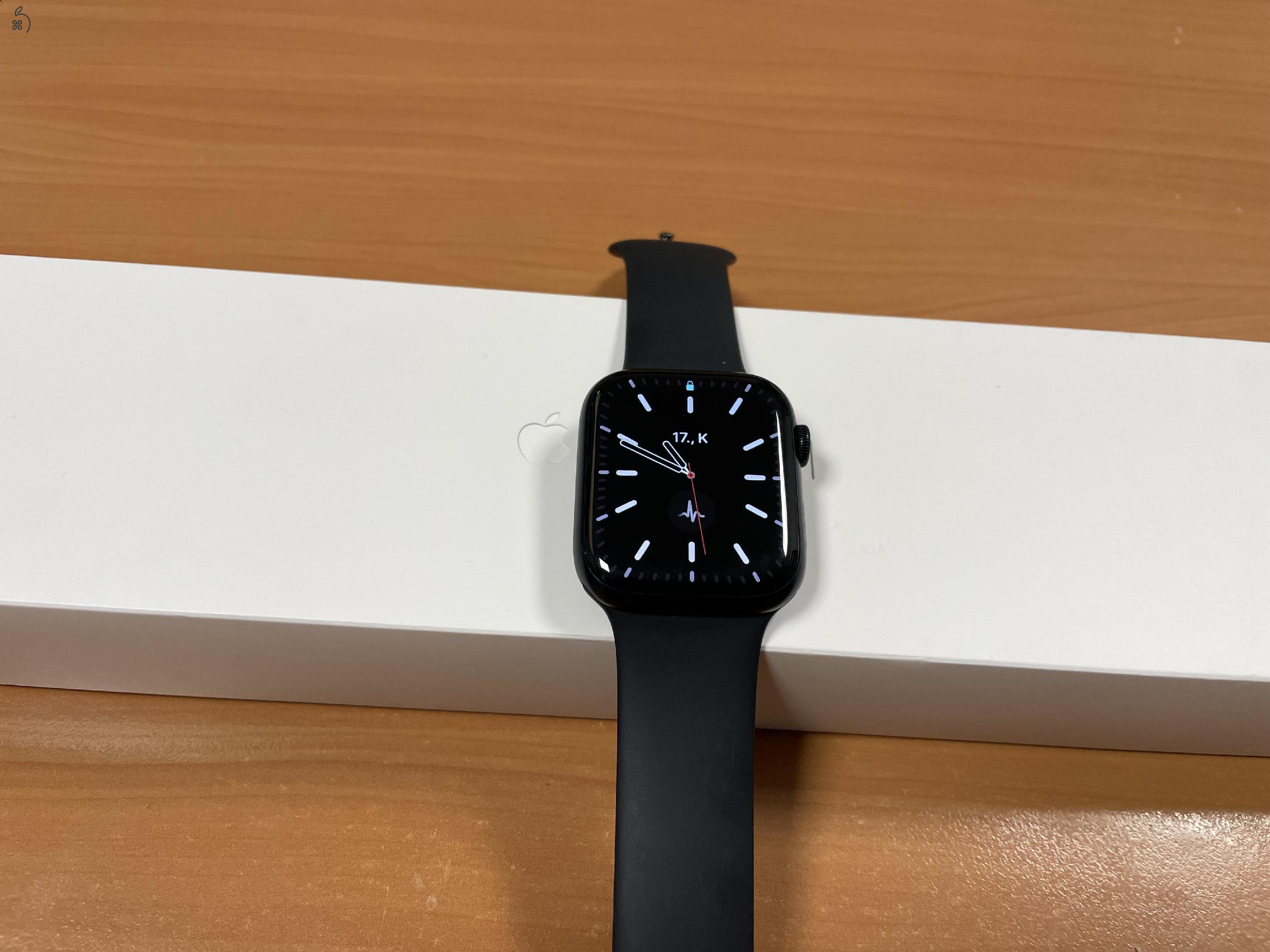 Apple Watch S8 karcmentes, 97% akksi, 2025.11.10-ig gyári garanciával