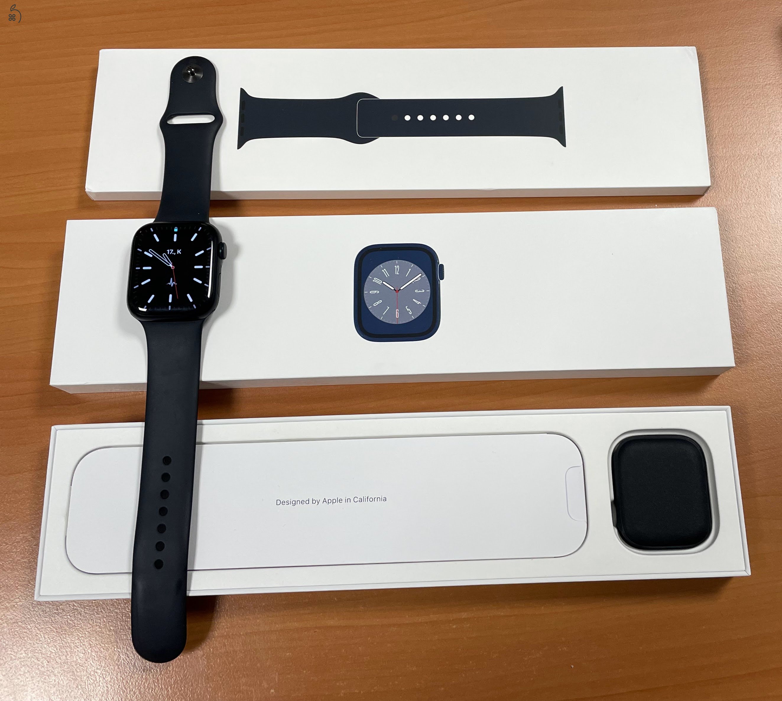 Apple Watch S8 karcmentes, 97% akksi, 2025.11.10-ig gyári garanciával